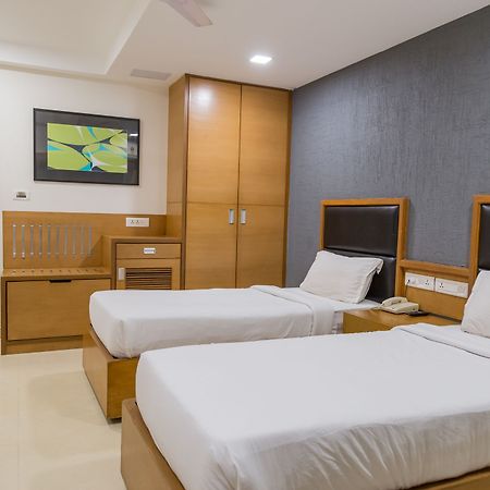 The Silver Leaf Hotel Ahmedabad Buitenkant foto